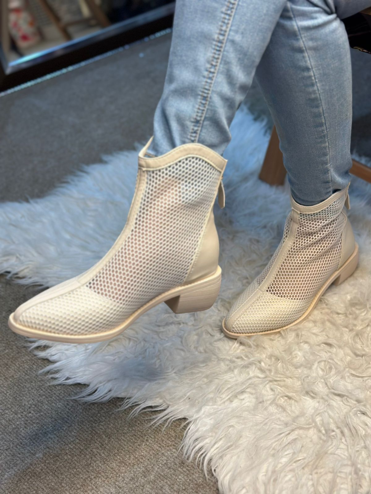 Net heel shoes