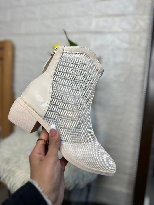 Net heel shoes