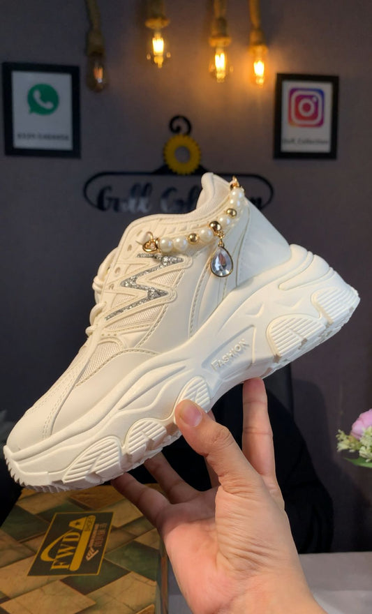 Sports pearl shoes